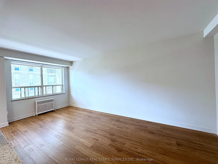 565 Avenue Rd #706 — Photo 8