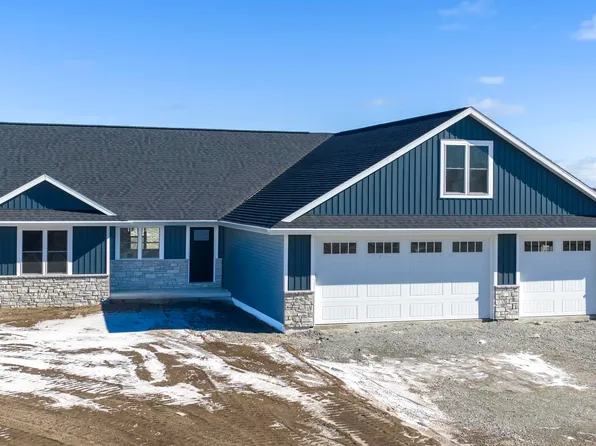 3719 Evelyn Rose Ln, Suamico, WI 54173