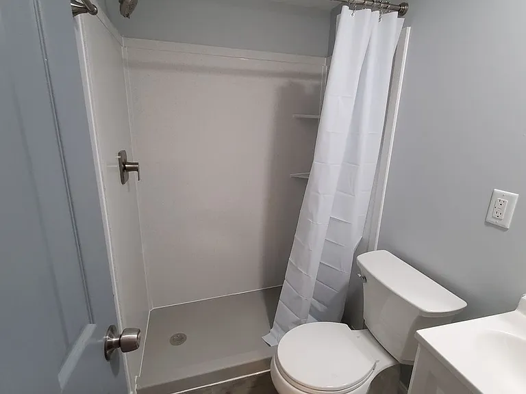 909 College Ave — Photo 13