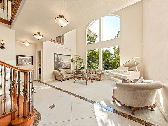 5th image of 42693 Arjay Dr