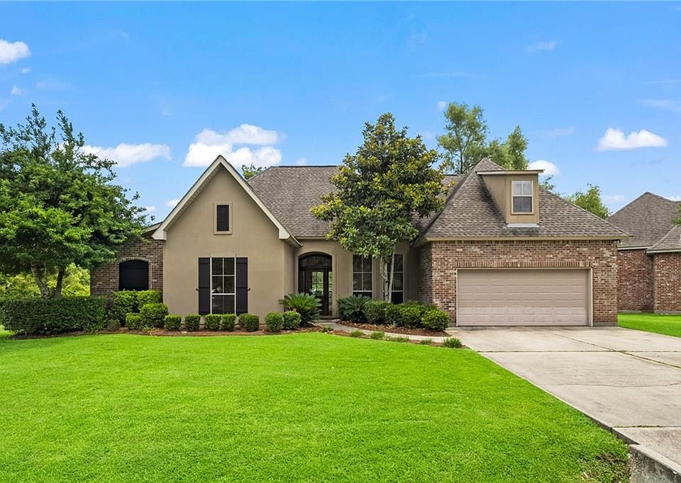 1st image of 332 Autumn Creek Dr