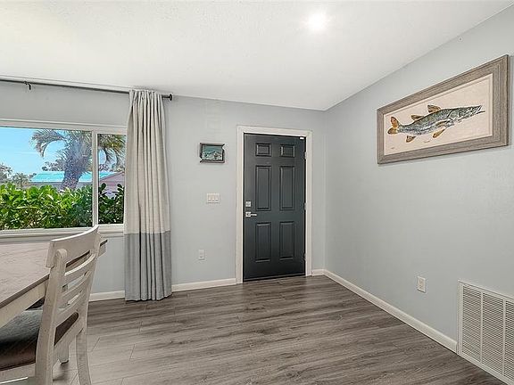 4th image of 972 Leeward Rd