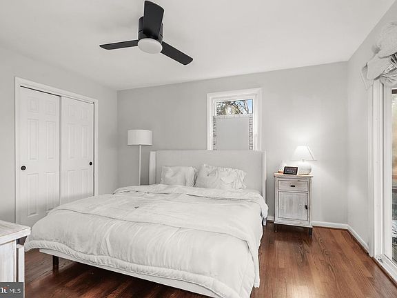 4th image of 108 Rose St