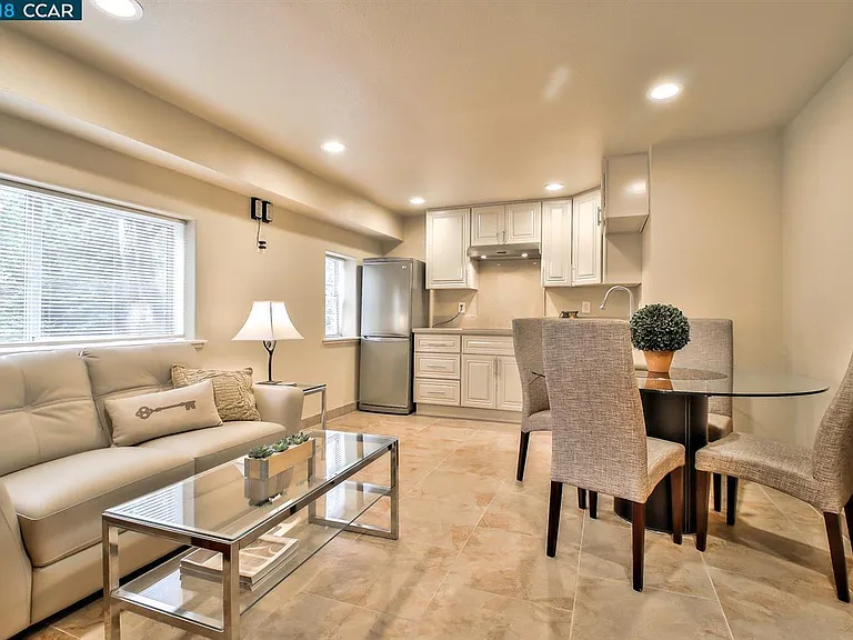 136 Moraga Way #B — Photo 5