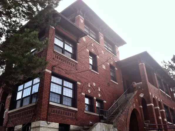 Large 3 & 4 Bedroom Apartments in Squirrel Hill * Pet Friendly * Sunroom, patios, spacious homes ...