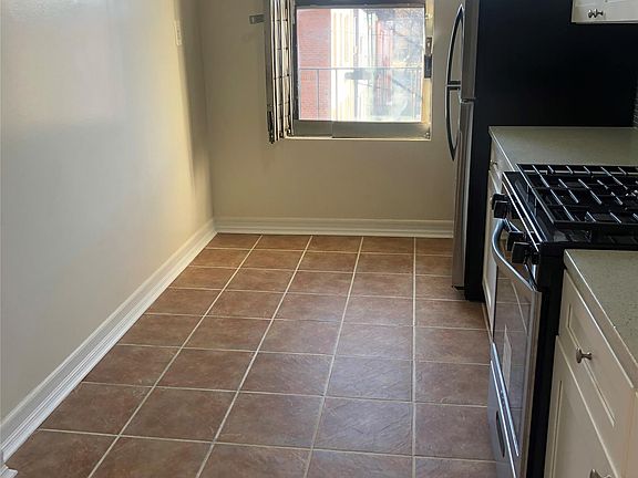 2nd image of 1404 Noble Ave APT 2A