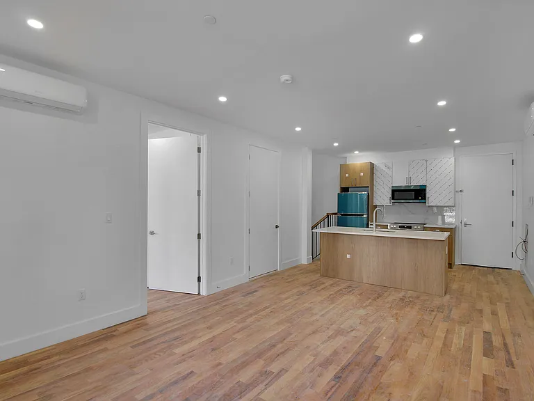 1387 Madison St #1R — Photo 3