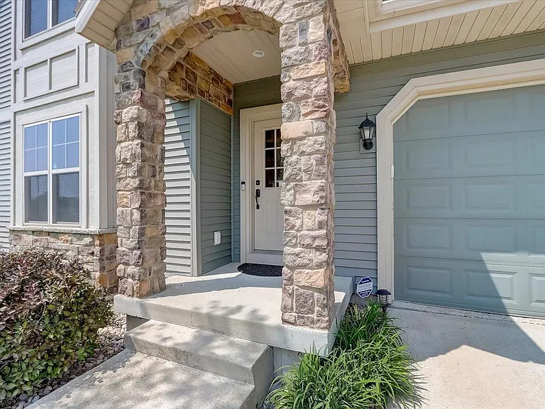 330 S Legacy Way — Photo 3