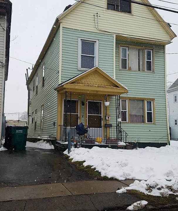 2nd image of 32 Lester St
