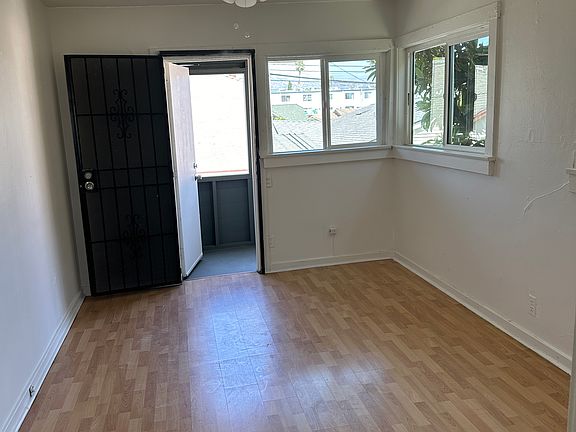 studio w/new windows, new ceiling fan, newly painted