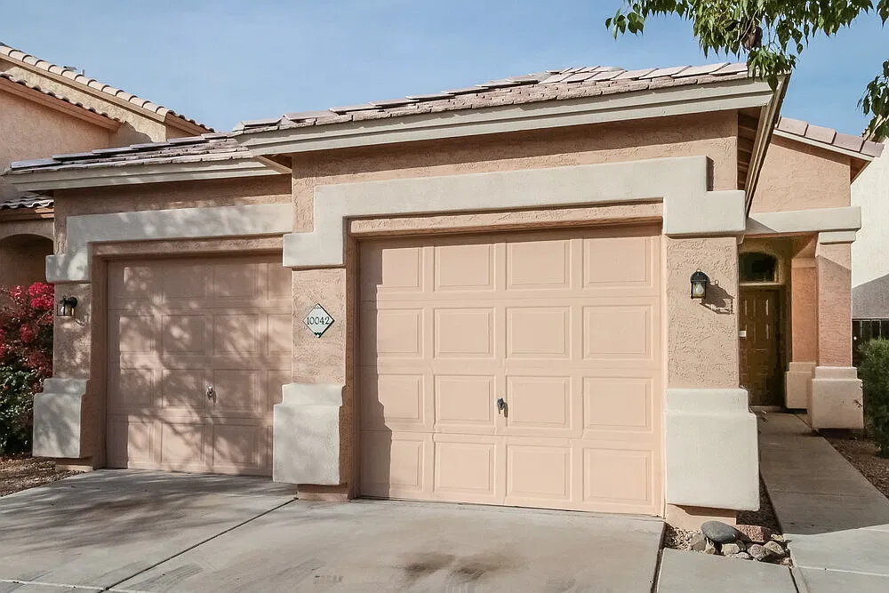 3 bed, 2.0 bath, 1310 sqft, $2,005 — Photo 1
