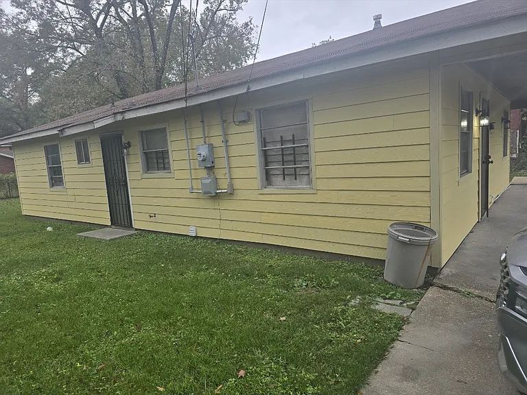 1103 Crawford St — Photo 1