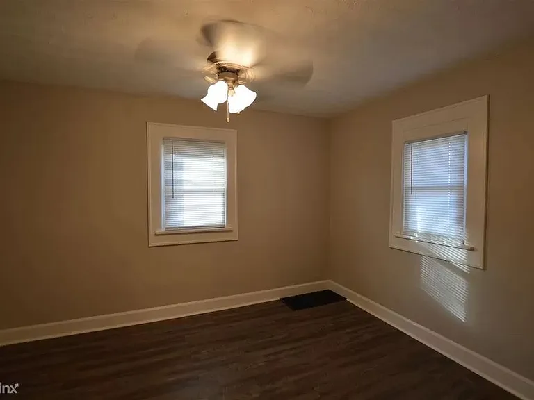 1548 Leonard St — Photo 17