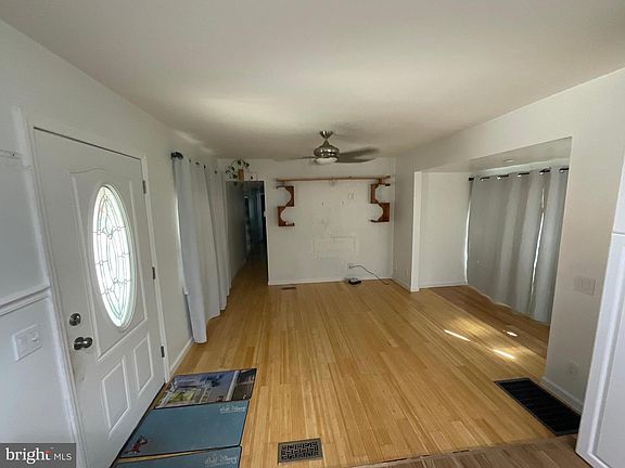 5th image of 225 Park Rd