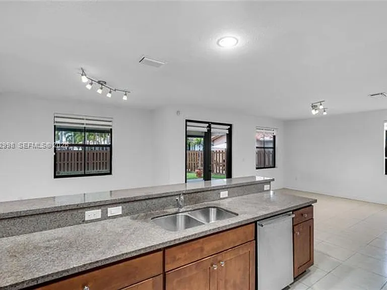 9925 NW 10th St — Photo 15
