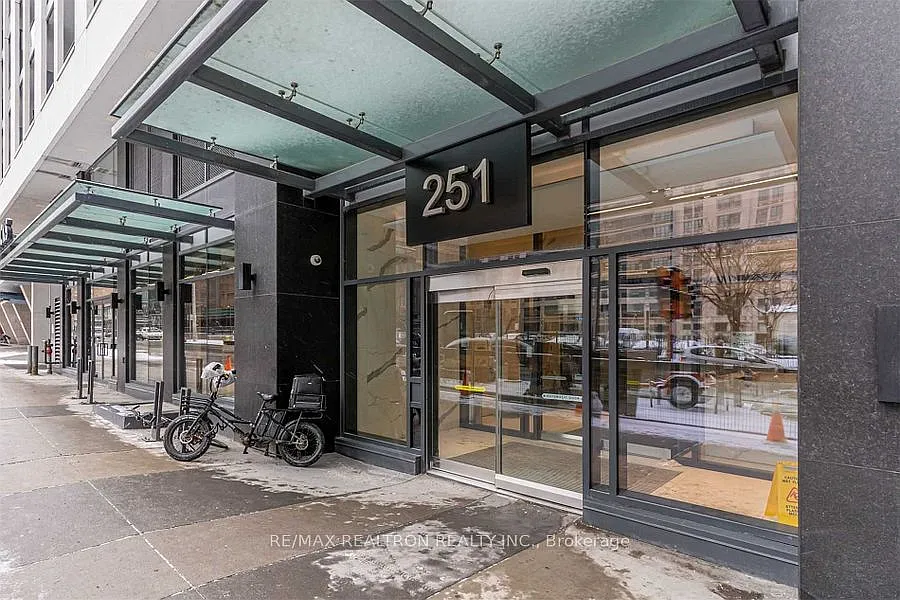 Building Photo - 251 Jarvis St W #4908