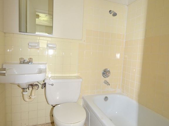 2nd image of 207 W Avenue A #B