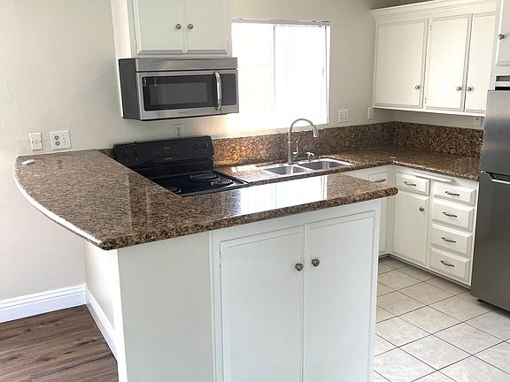 5th image of 931 W 19th St APT 39