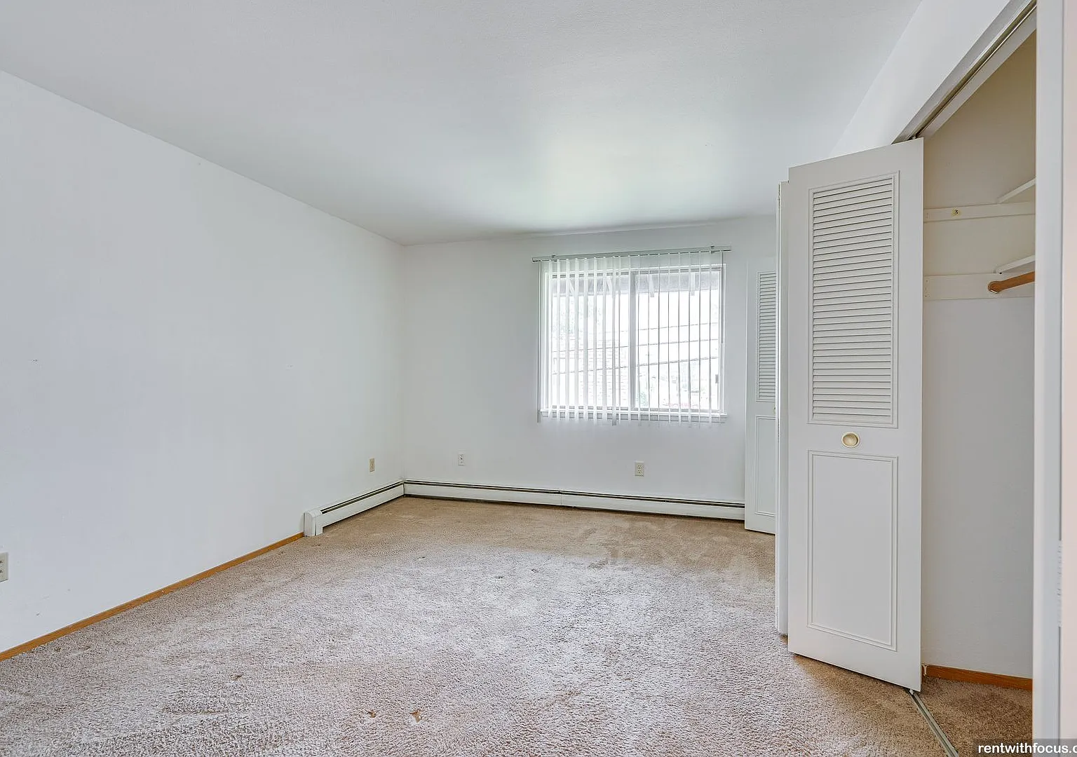 Maple Crest Apartments (Calumet Grove) — Photo 4