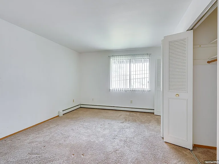 Maple Crest Apartments (Calumet Grove) — Photo 4