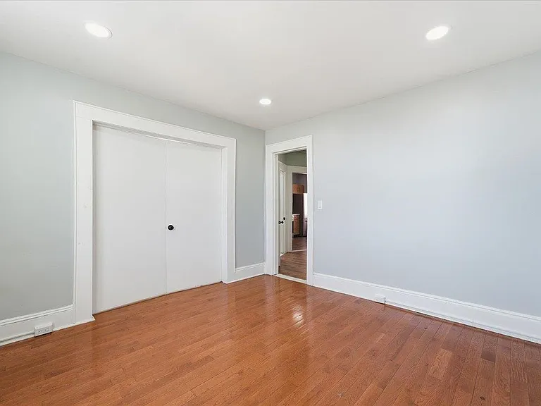 61 65th St #8 — Photo 19