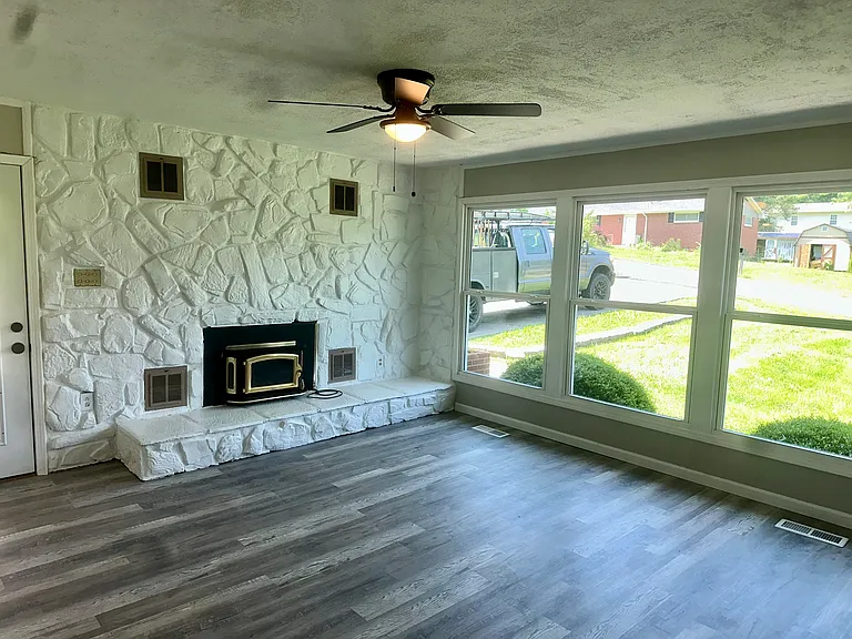 1322 E Walnut Grove Dr — Photo 3