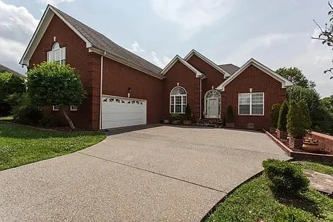 5516 Brookshire Dr