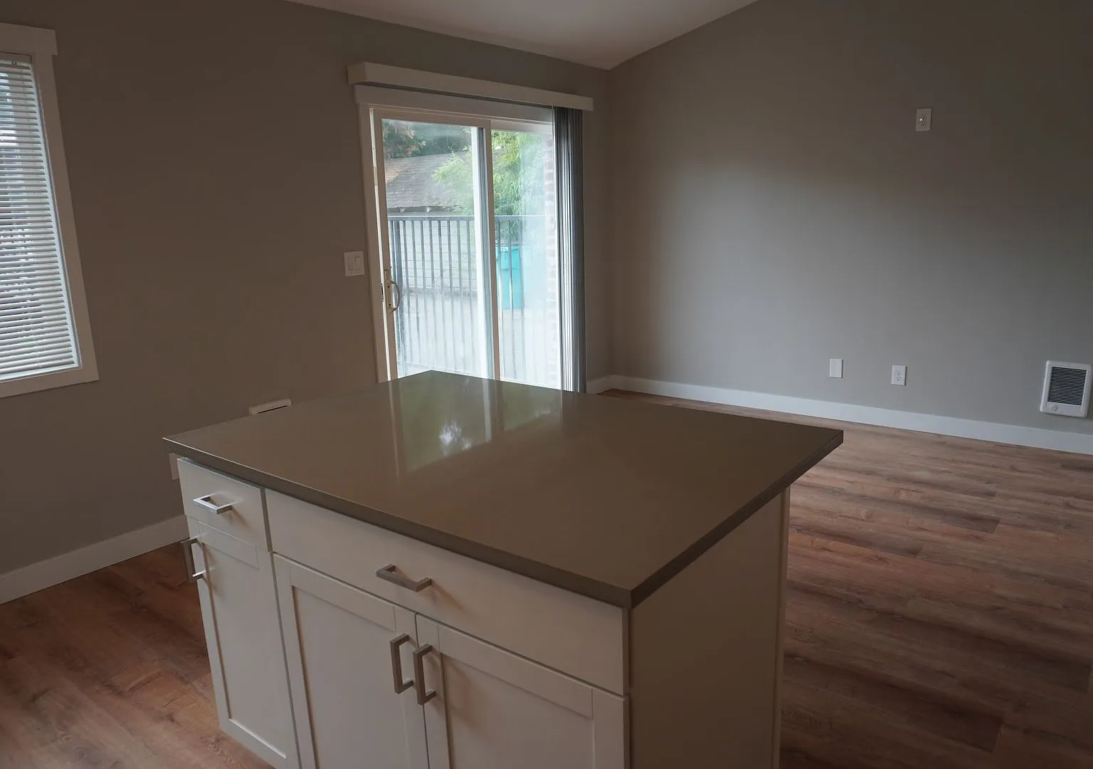 r811V.9plex — Photo 4
