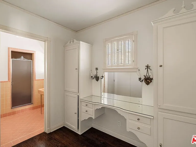 1063 Selby Ave — Photo 10