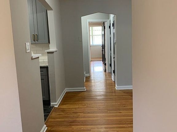 2nd image of 6326 Sutherland Ave APT 1E
