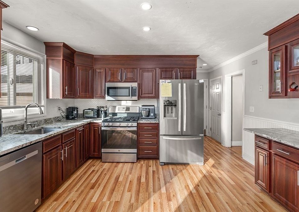 1st image of 231 Lapham St