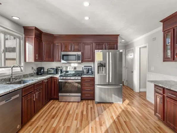 231 Lapham St, Fall River, MA 02721