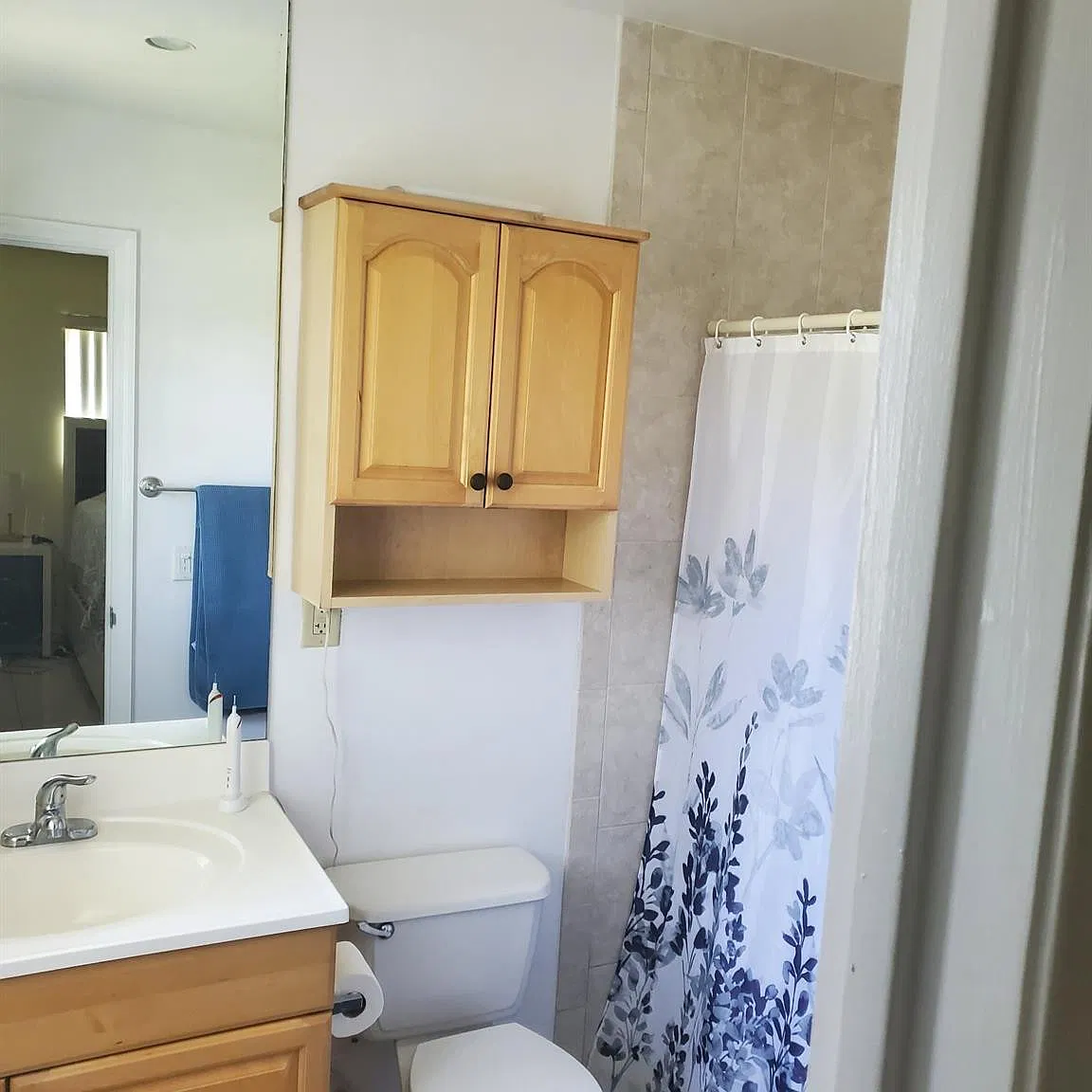 3 bed, 2.0 bath, 1296 sqft, $3,300 — Photo 3