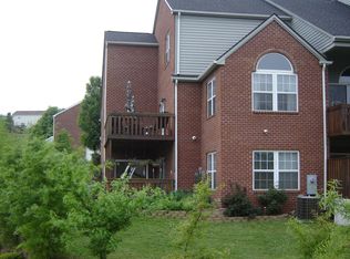 1005 Red Leaf Ct NW, Christiansburg, VA 24073