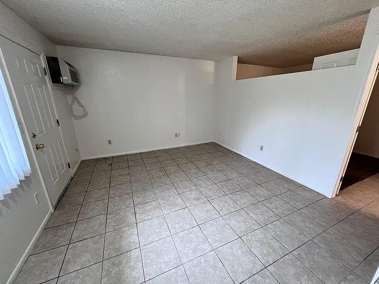 3052 N Alvernon Way #109 — Photo 3