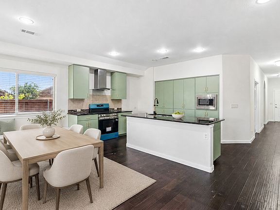 3rd image of 4104 Gaillardia Way