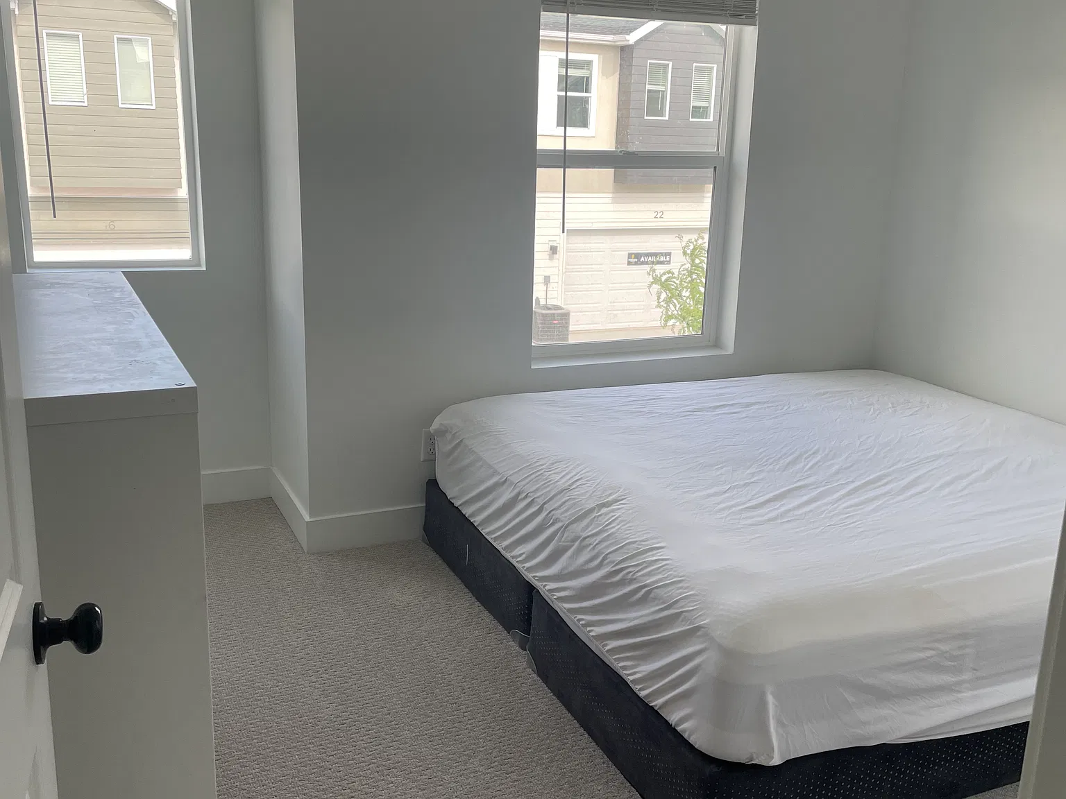3 bed, 3.5 bath, 2300 sqft, $2,300 — Photo 4