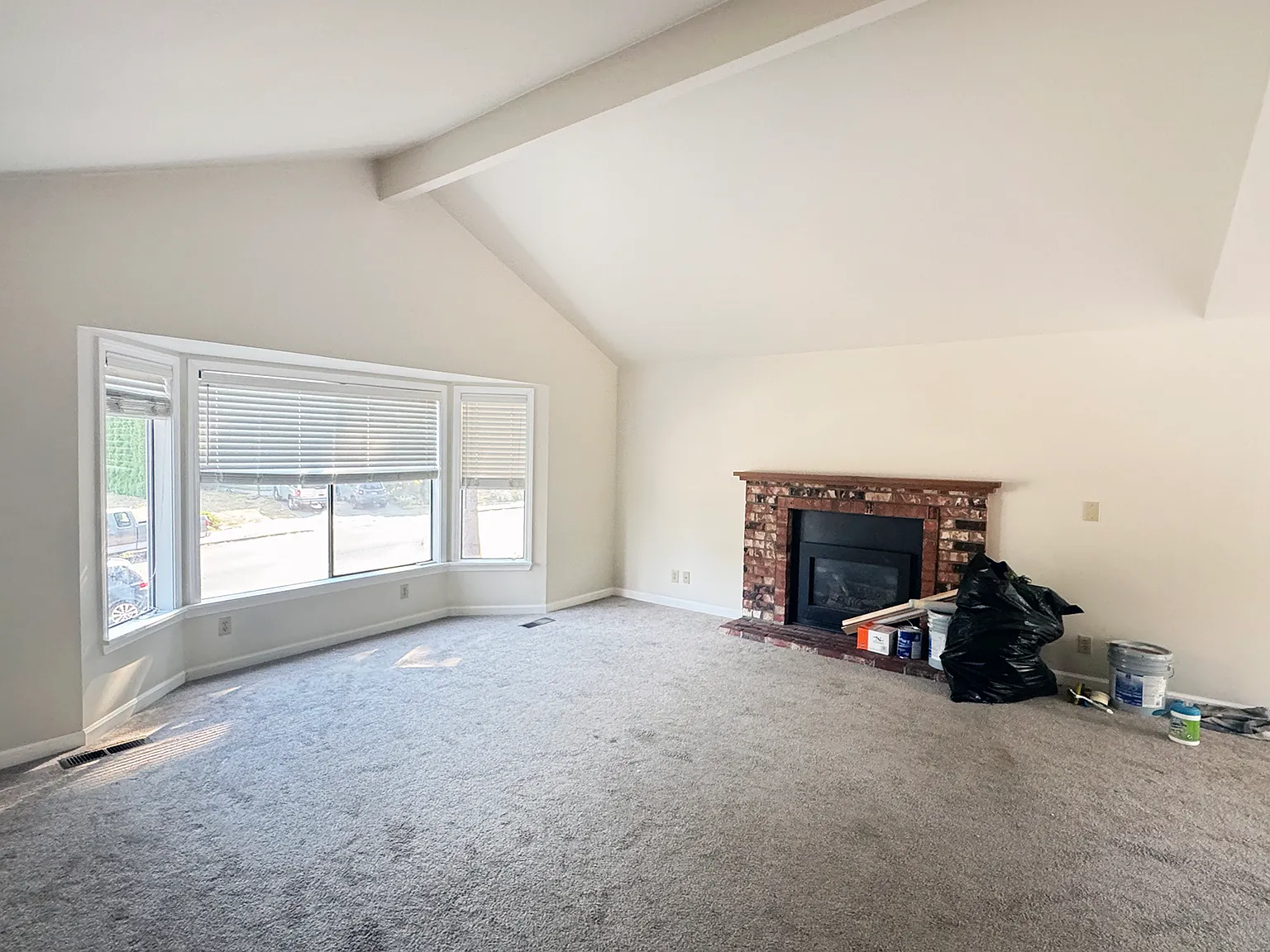 5 bed, 2400 sqft, $4,500 — Photo 4