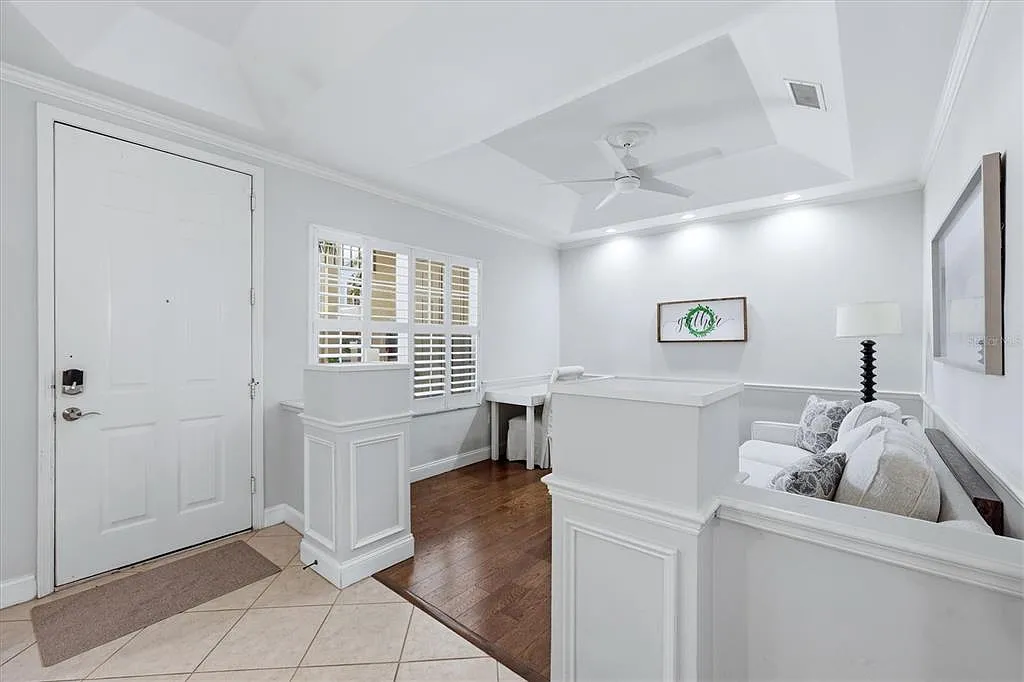 3 bed, 3.0 bath, 1981 sqft, $5,900 — Photo 4