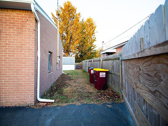 4th image of 7 Bosher Dr