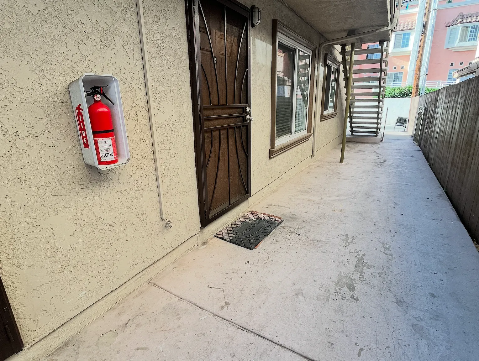 2 bed, 890 sqft, $2,395 — Photo 2