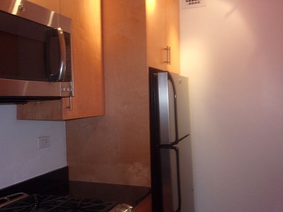 5th image of 200 E 72nd St APT 23C