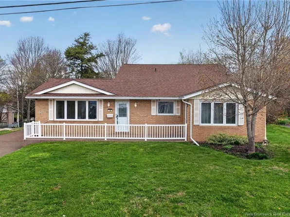 39 Glenwood Dr, Moncton, NB E1A 2M8