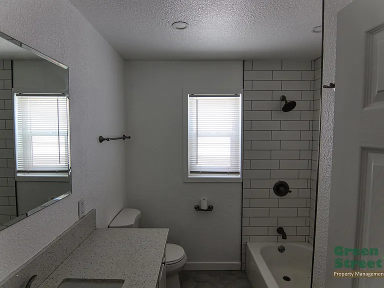 6831 Amherst St — Photo 49