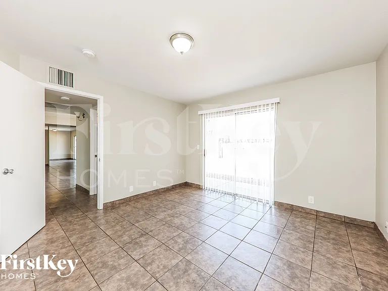 13857 N 48th Ave — Photo 9