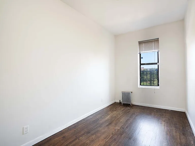 16 Old Broadway #2D — Photo 2