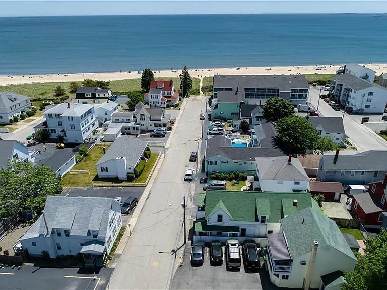 13 Bay Ave #B — Photo 9