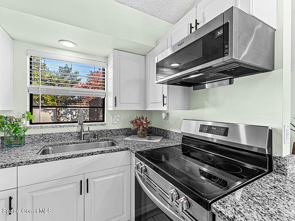 3rd image of 507 Vin Rose Cir SE