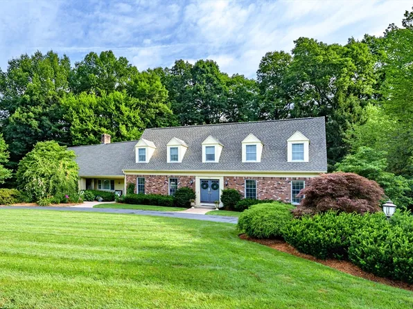 115 Williamsburg Dr, Longmeadow, MA 01106