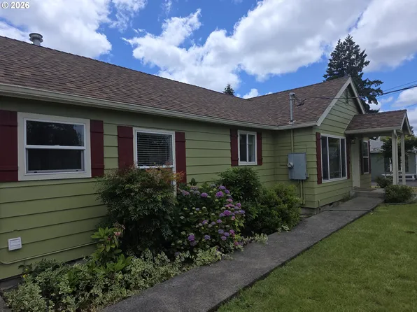 1589 NW Calkins Ave, Roseburg, OR 97471